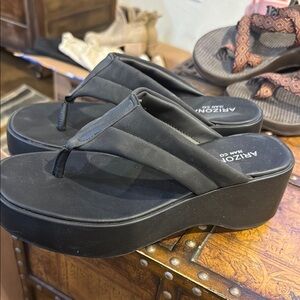 Arizona Jean Company Women's Black Platform Sandals